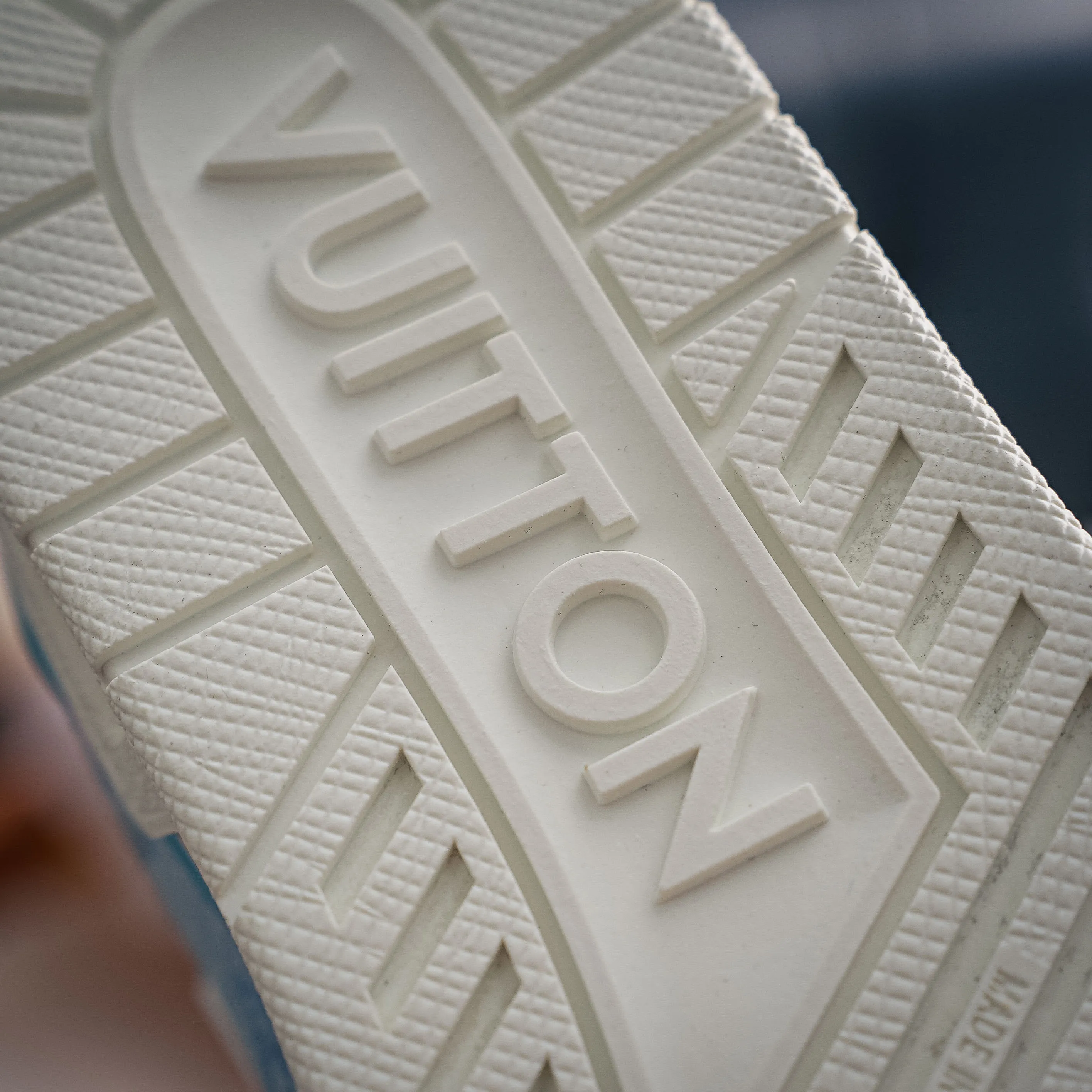 # LV- - trainer 2026 New Arrival 1：1 ！！ Shoes Cowhide Leather ， LOGO ， Breathable ， 。